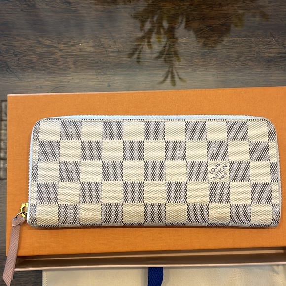 Louis Vuitton Clemence Wallet
D. Azur
N61264 - Picture 2 of 6